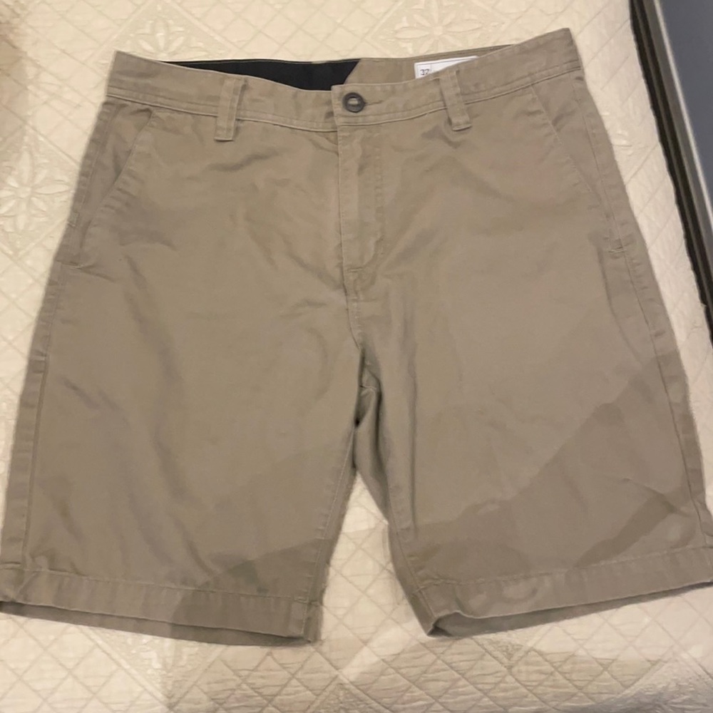 Like new Volcom shorts